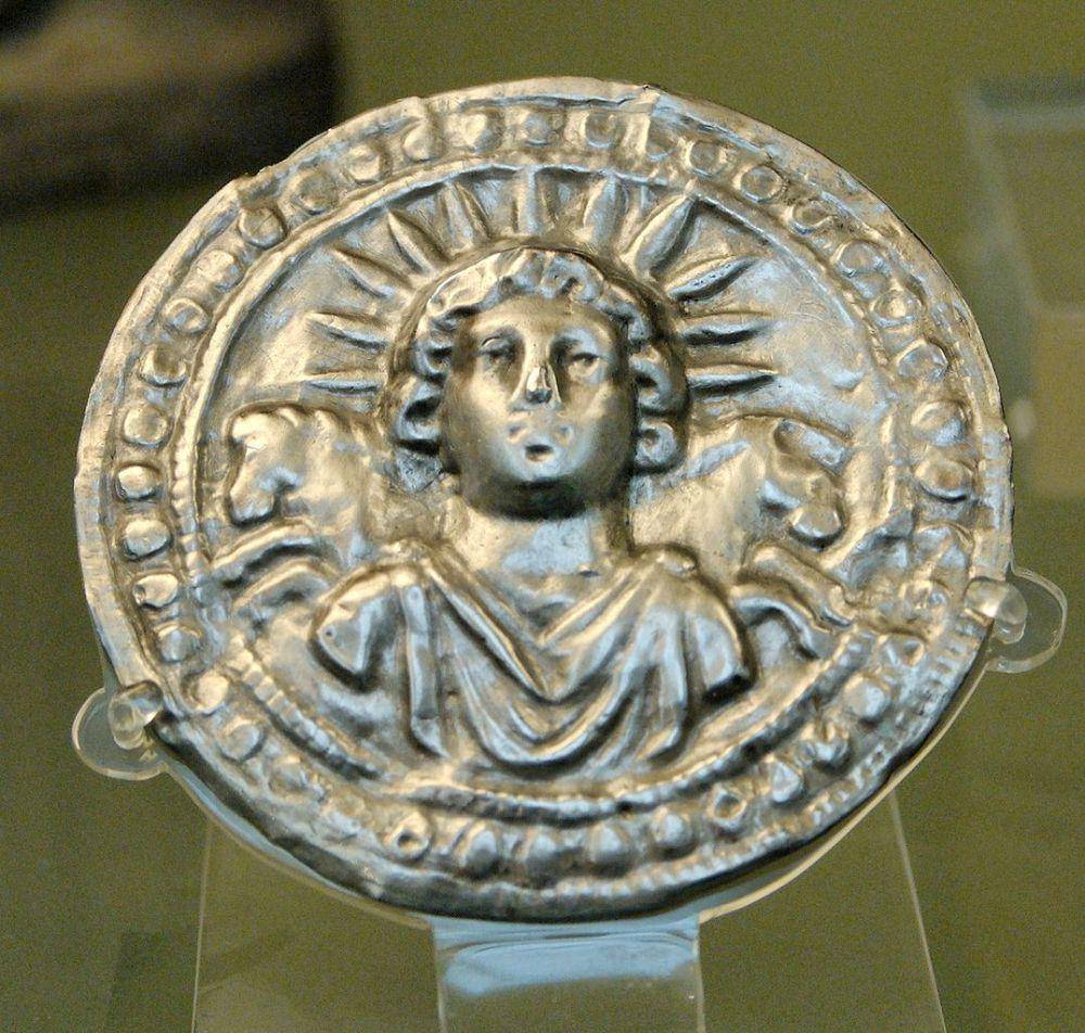 Sol Invictus dalam bentuk koin (commons.wikimedia.org/British Museum)