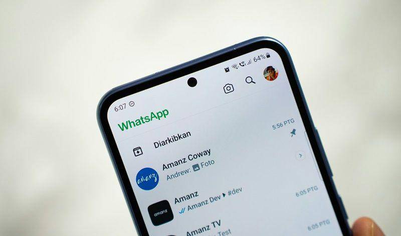 ilustrasi mengirim pesan WhatsApp (unsplash.com/Amanz)