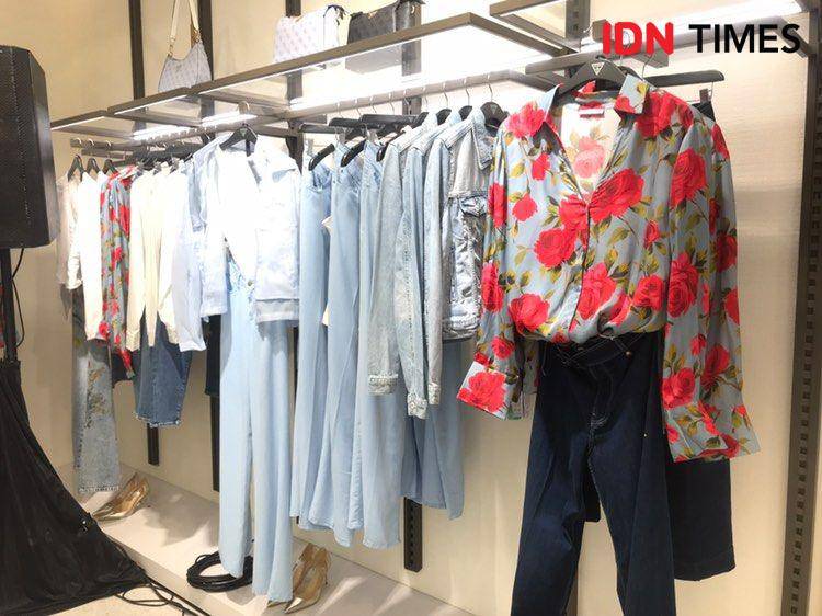 Reopening store Guess di Grand Indonesia. 24 Oktober 2024. (IDN Times/Hani Safanja)