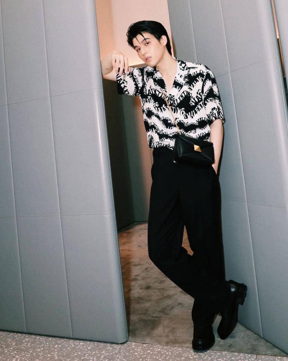 potret outfit hitam putih ala Sky Wongravee (instagram.com/skywongravee)