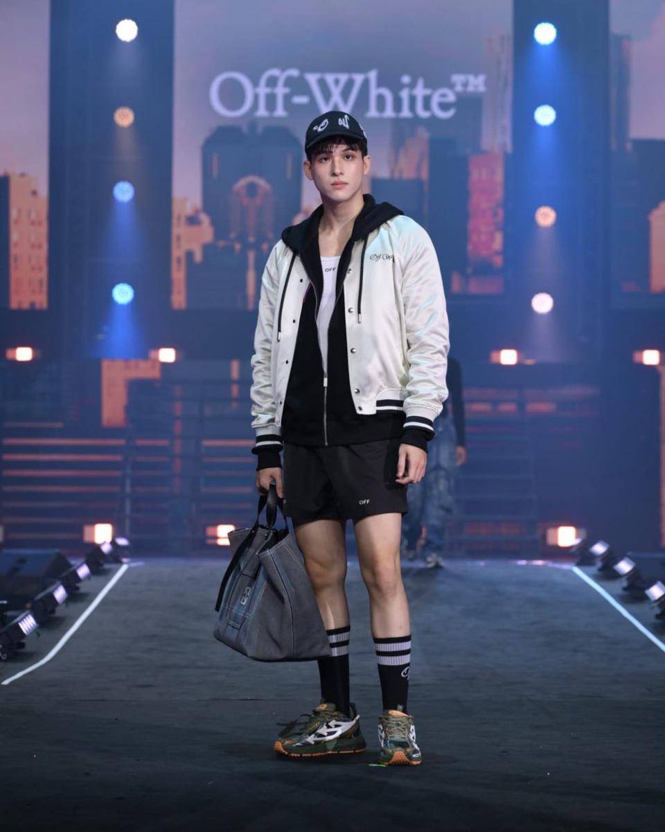 potret outfit hitam putih ala Sky Wongravee (instagram.com/skywongravee)