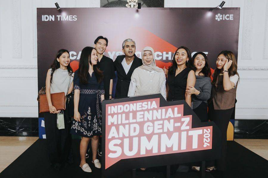 Presdir L’Oreal Indonesia bersama para management training usia sesi “Skill Development: Preparing for Sustainable Career of The Future” di Indonesia Millennial and Gen-Z Summit 2024 (Dok. IDN Times)