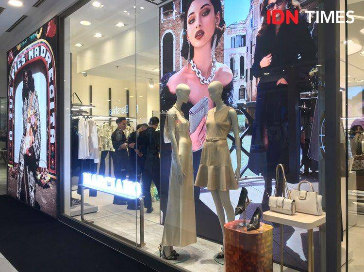 Reopening store Guess di Grand Indonesia. 24 Oktober 2024. (IDN Times/Hani Safanja)