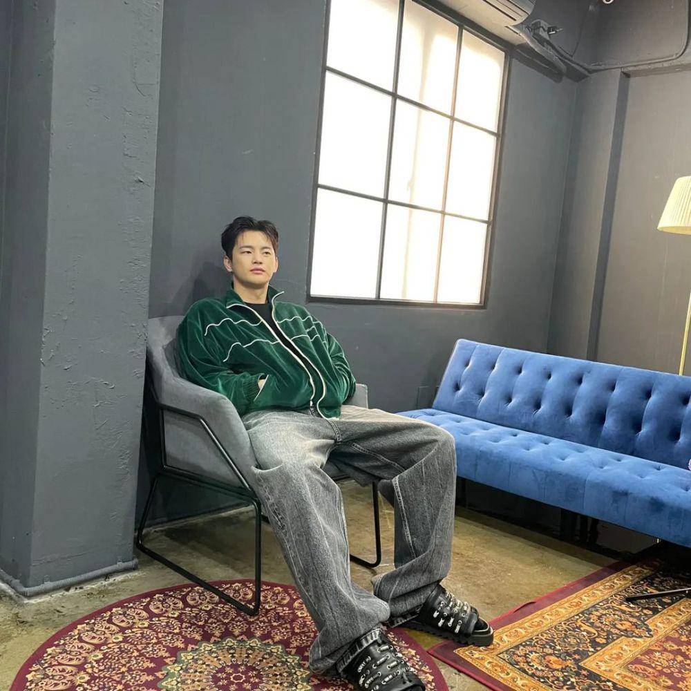 outfit baggy pants ala Seo In Guk (instagram.com/seo_cccc)