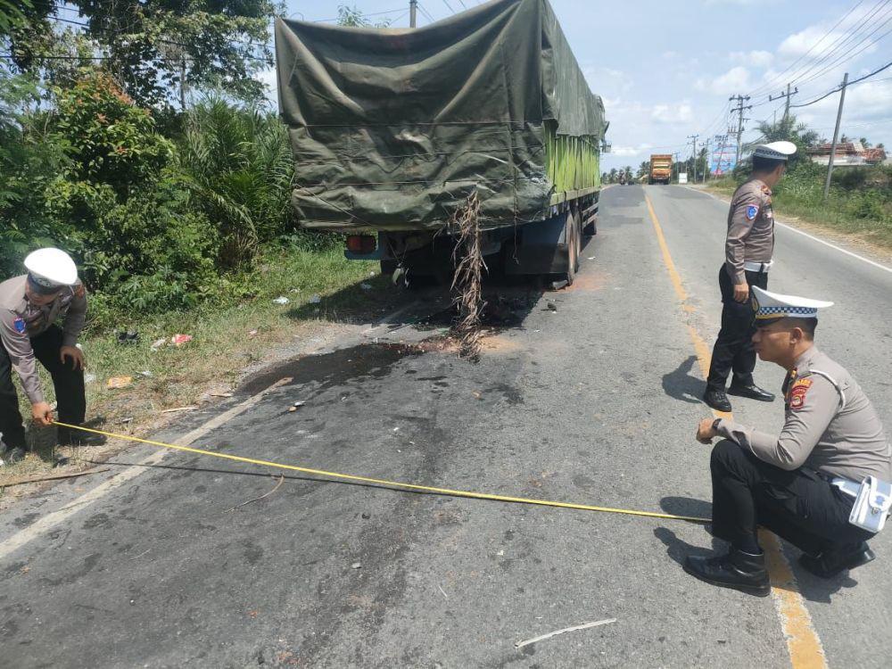 Laka Maut! Avanza Hantam Truk Parkir Tepi Jalan Tubaba, 3 Tewas
