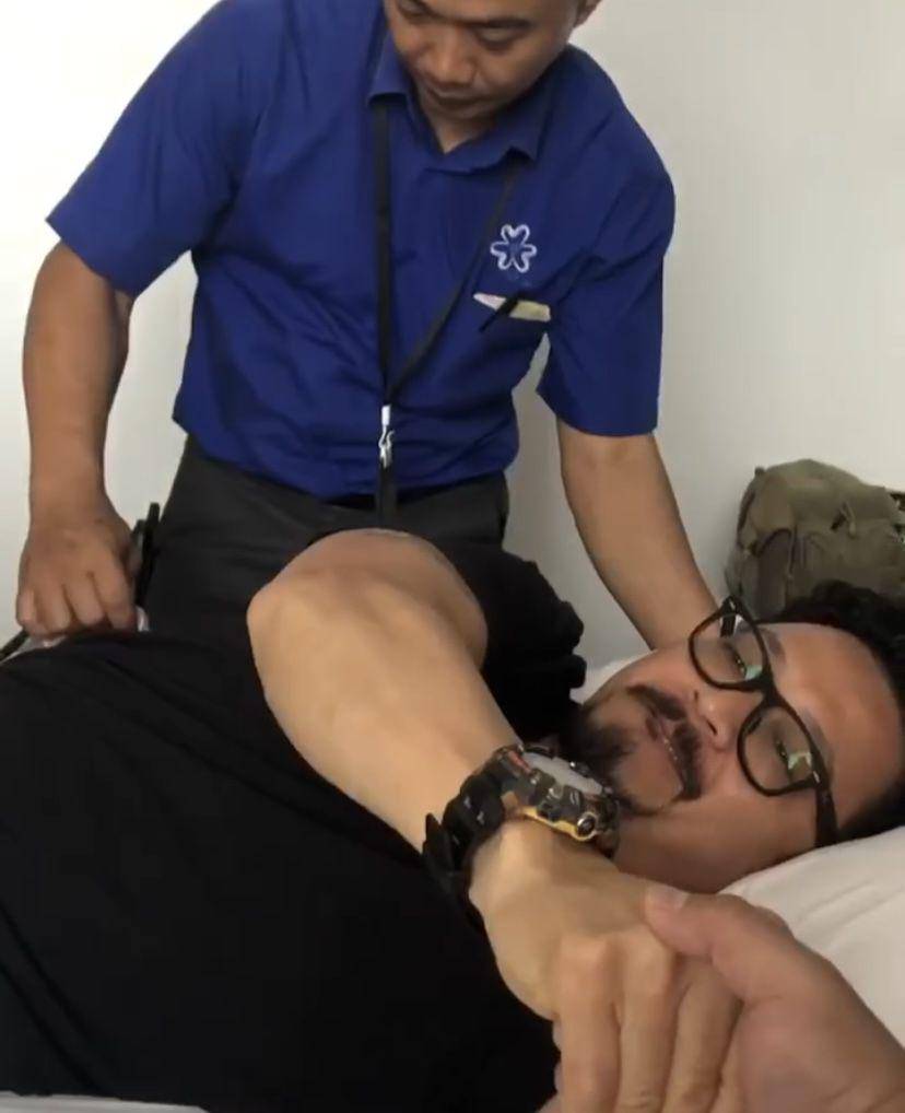 potret Ferry Maryadi dilarikan ke UGD akibat kram otot (Instagram.com/instagram.com/kangferrymaryadi)
