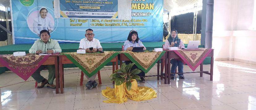 Para siswa praktek cuci tangan pakai sabun (Dok. USAID IUWASH Tangguh)