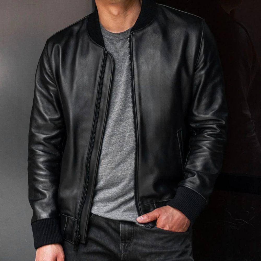 jaket kulit model bomber. (thursdayboots.com)