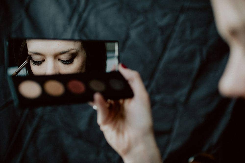 Memakai eyeshadow