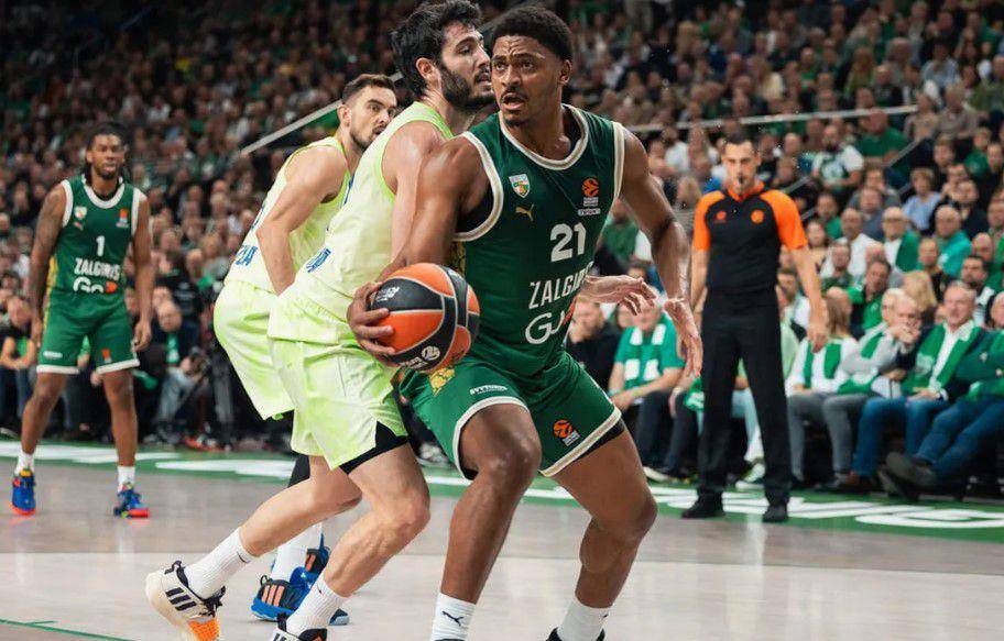 Matt Mitchell (kanan) (euroleaguebasketball.net)
