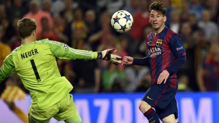 Lionel Messi (kanan) membobol gawang Bayern Muenchen. (uefa.com)
