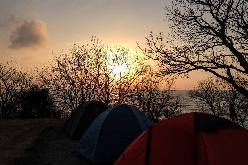 Camping dan menyapa pagi di Bukit Asah (dok.pribadi/Natalia Indah)