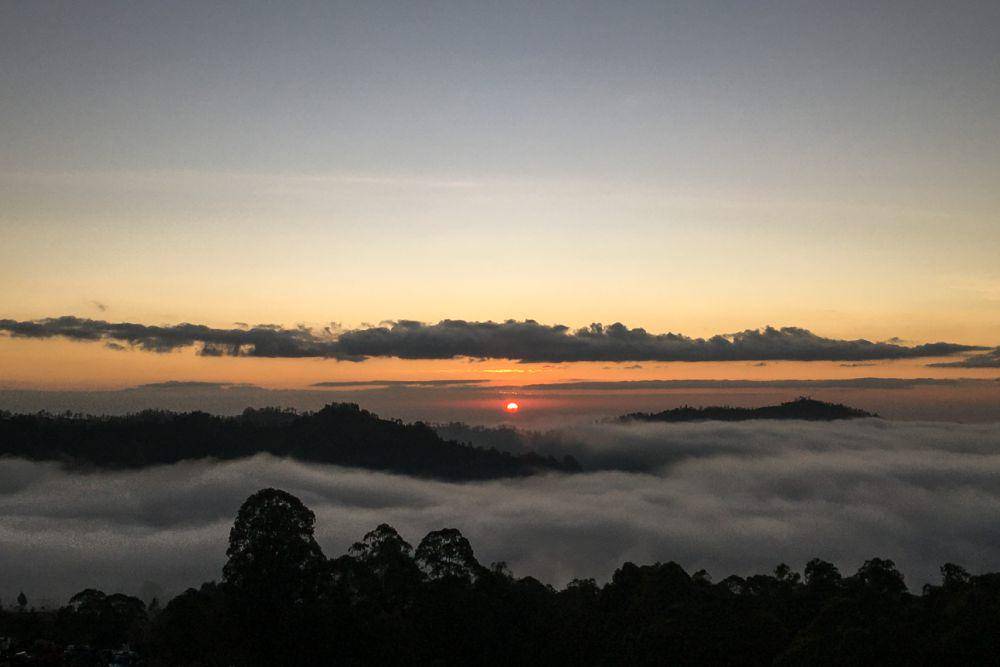 Sunrise di Bukit Pule (dok.pribadi/Natalia Indah)