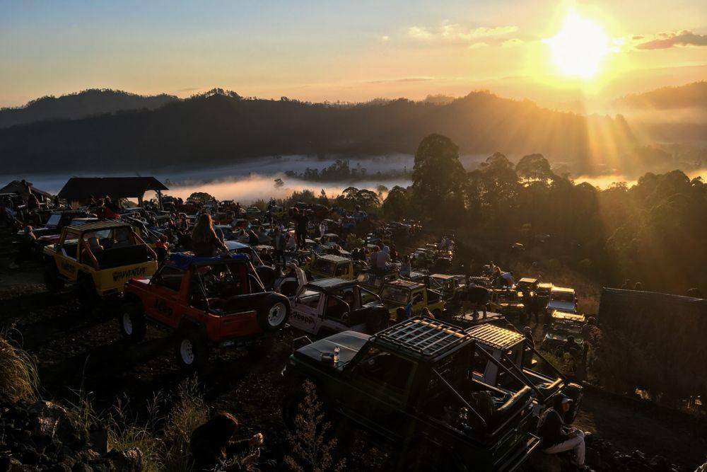 Suasana pagi naik jeep sampai Bukit Pule (dok.pribadi/Natalia Indah)
