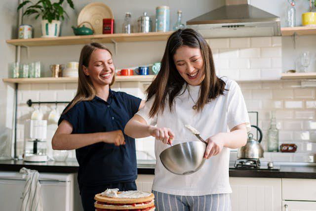 8 Peraturan Gak Tertulis saat Pakai Dapur Bersama di Kos