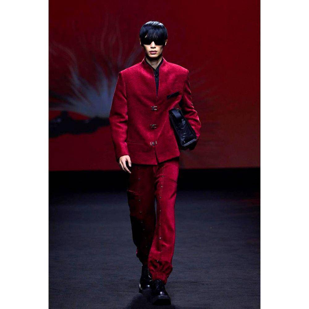 GOLDLION 3388 di Shanghai Fashion Week S/S '25 (instagram.com/shanghai_fashionweek)