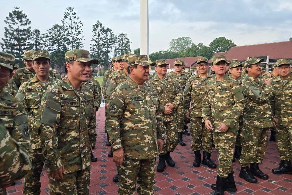 Retreat Menteri di Magelang: Dibangunkan Trompet, Pakai Seragam Komcad