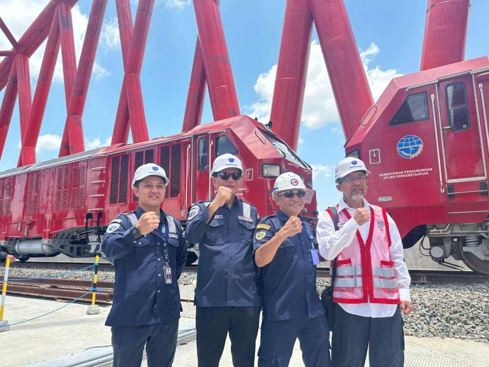Uji Beban, 8 Lokomotif Lintasi Rel Layang Simpang Joglo Surakarta