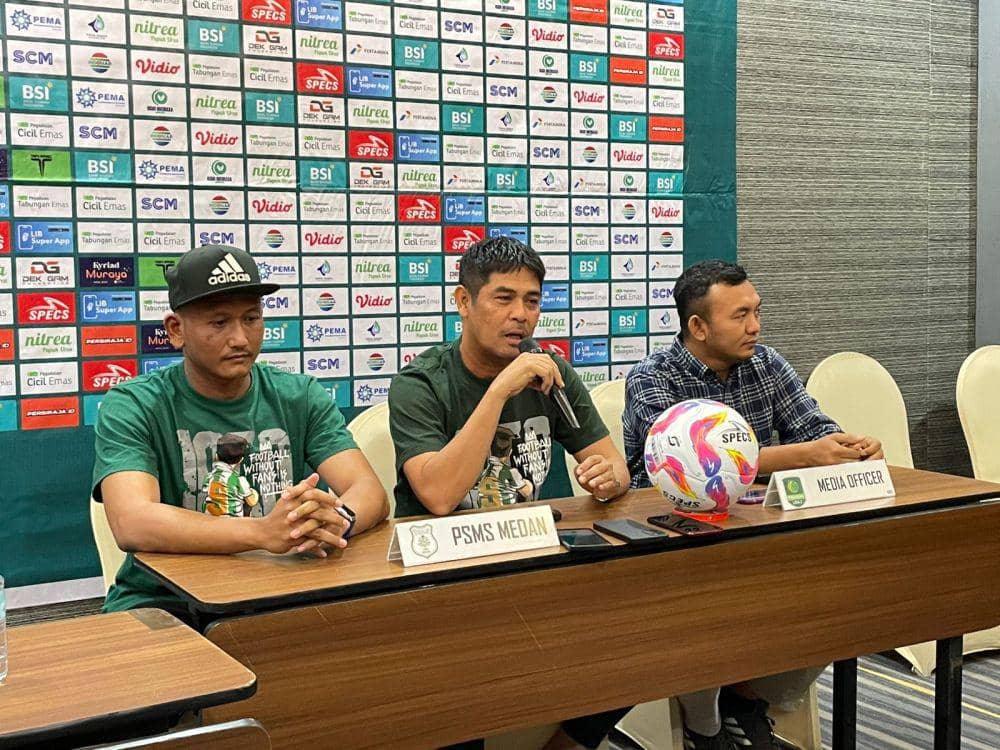 Pelatih PSMS Medan, Nil Maizar (tengah). (Dokumentasi Iskandar untuk IDN Times)