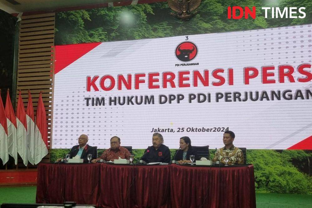Konferensi pers tim hukum DPP PDI Perjuangan terkait gugatan Gibran jadi cawapres tidak diterima PTUN Jakarta (IDN Times/Ilman Nafi'an)