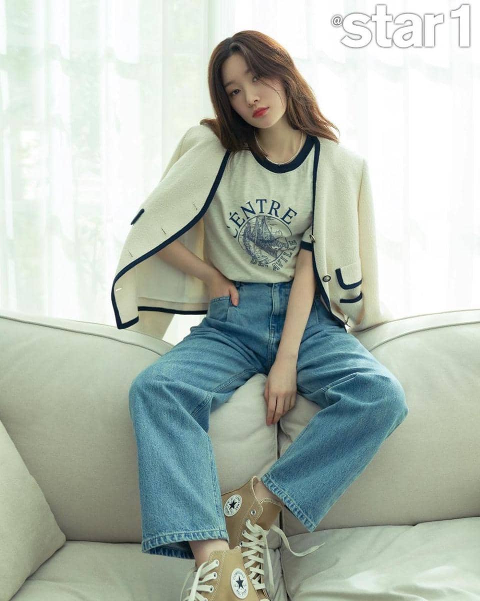 Jung Chae Yeon (instagram.com/j_chaeyeoni)