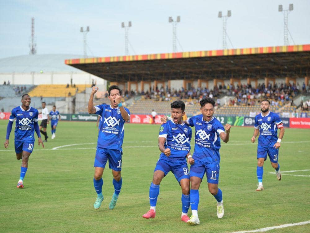 Pemain PSPS Ilham Fathoni saat merayakan golnya bersama rekan timnya (IDN Times/ dok PSPS Pekanbaru)
