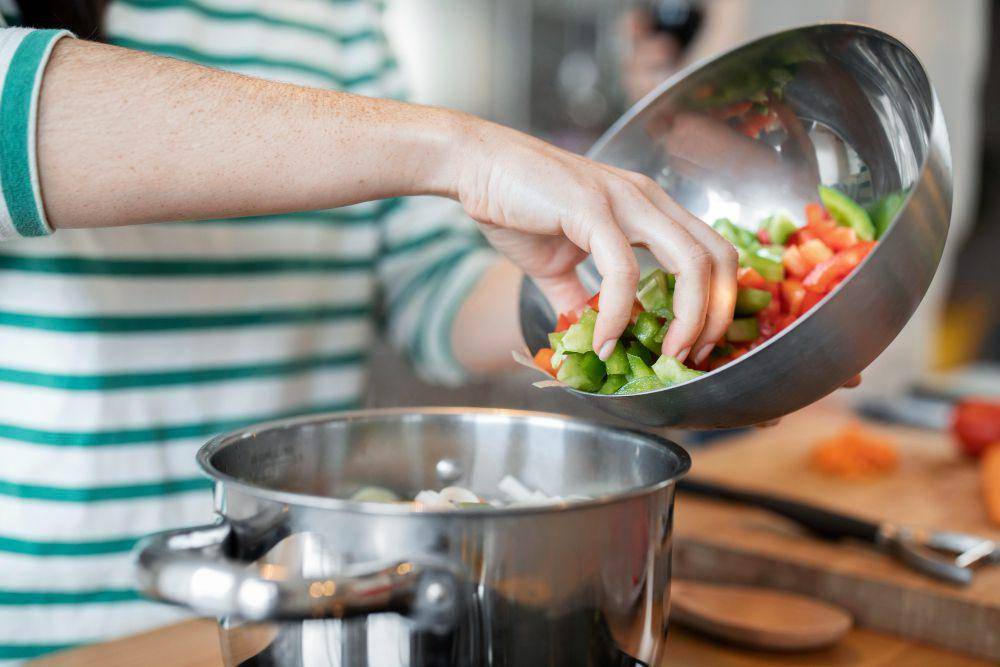 ilustrasi memasak (freepik.com/freepik)