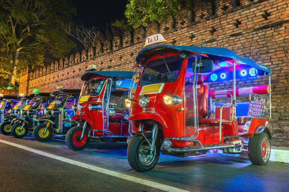 Tuk-tuk Thailand (freepik.com/tawatchai07)