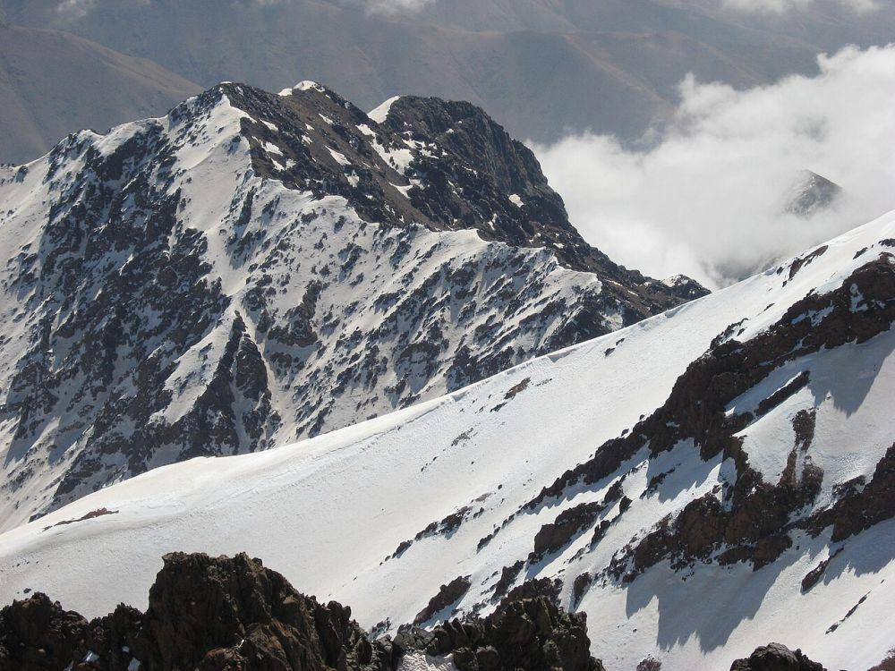 Daerah bersalju di gunung (commons.wikimedia.org/notcreative123)