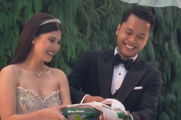 7 Potret Resepsi Pernikahan Anthony Ginting dan Mitzi, Digelar Intim