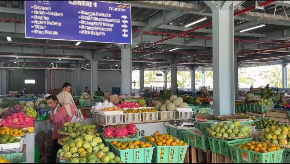 Suasana dalam pasar Pasir Gintung. (IDN Times/Muhaimin)