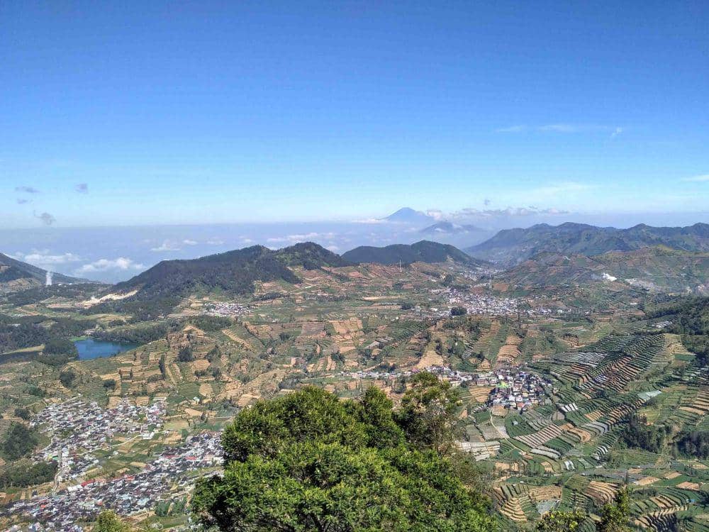Pegunungan Dieng (commons.wikimedia.org/Nanterjen)