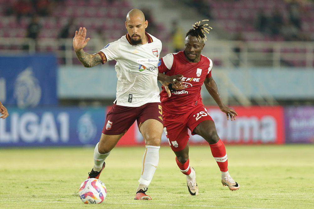 Persis Solo (merah) dalam laga menghadapi Borneo FC Samarinda pada pekan ke-8 Liga 1 2024/2025. (ligaindonesiabaru.com)