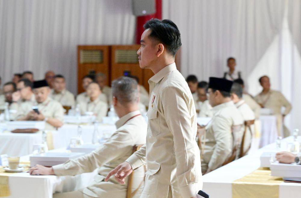 Wapres Gibran Rakabuming Raka memimpin makan siang di retreat menteri di Akademi Militer. (dok. Biro Pers Sekretariat Negara)