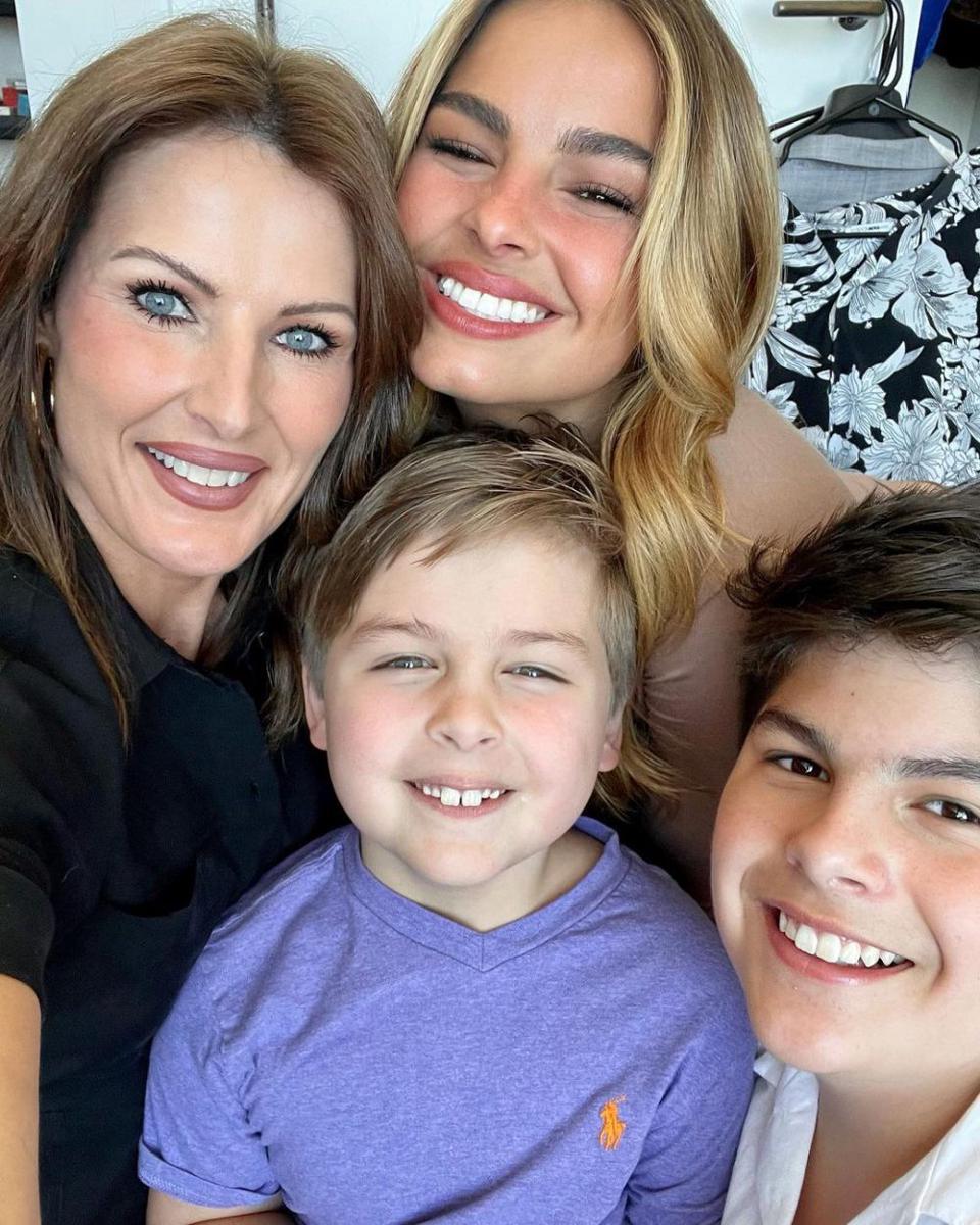 potret Addison Rae bersama ibu dan dua adik laki-lakinya (instagram.com/sherinicole)