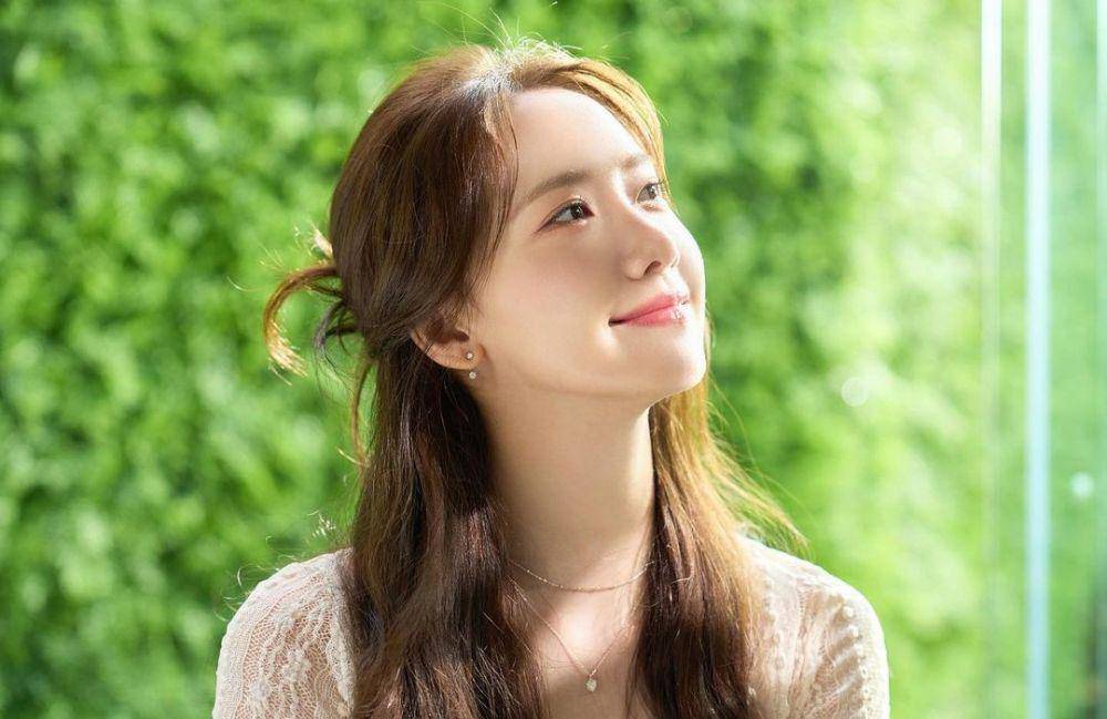Yoona (instagram.com/girlsgeneration)