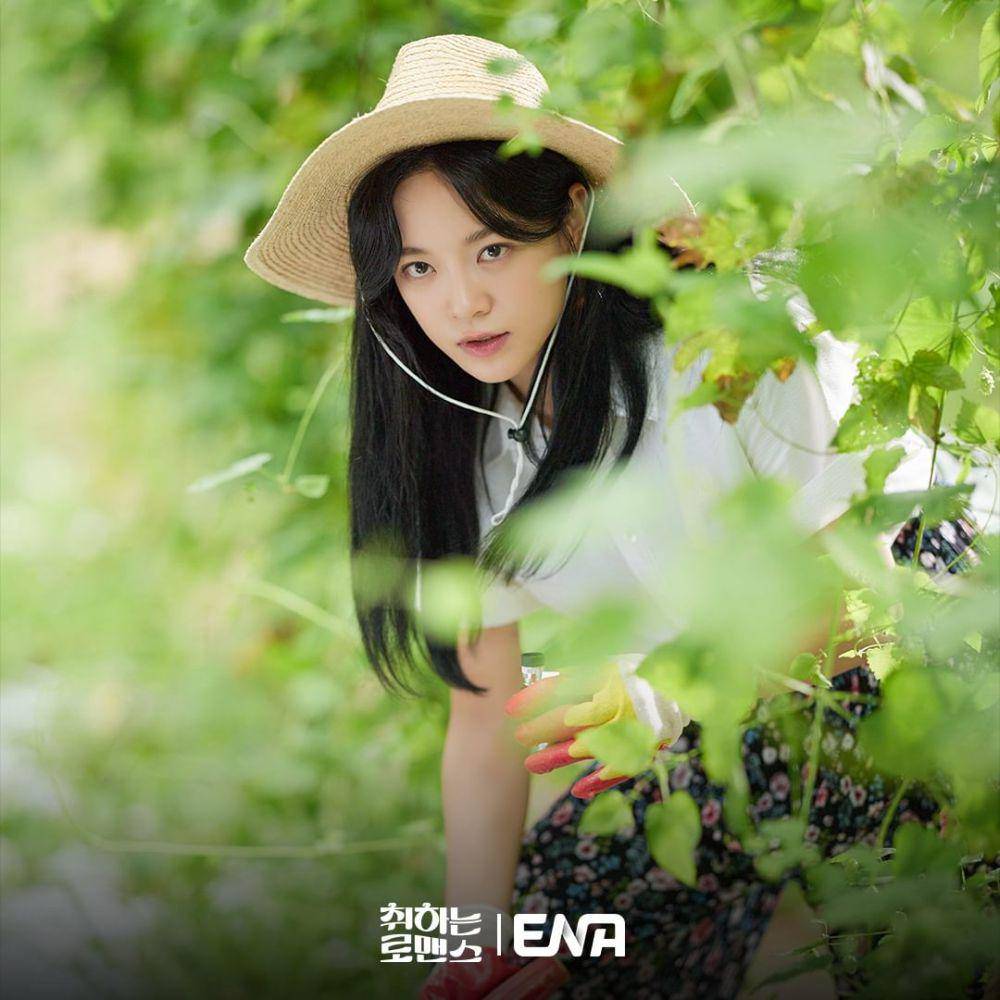 Kim Sejeong di drama Brewing Love (instagram.com/channel.ena.d)