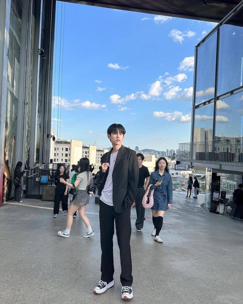 outfit minimalis ala Sood Yacht (instagram.com/s.yacht)