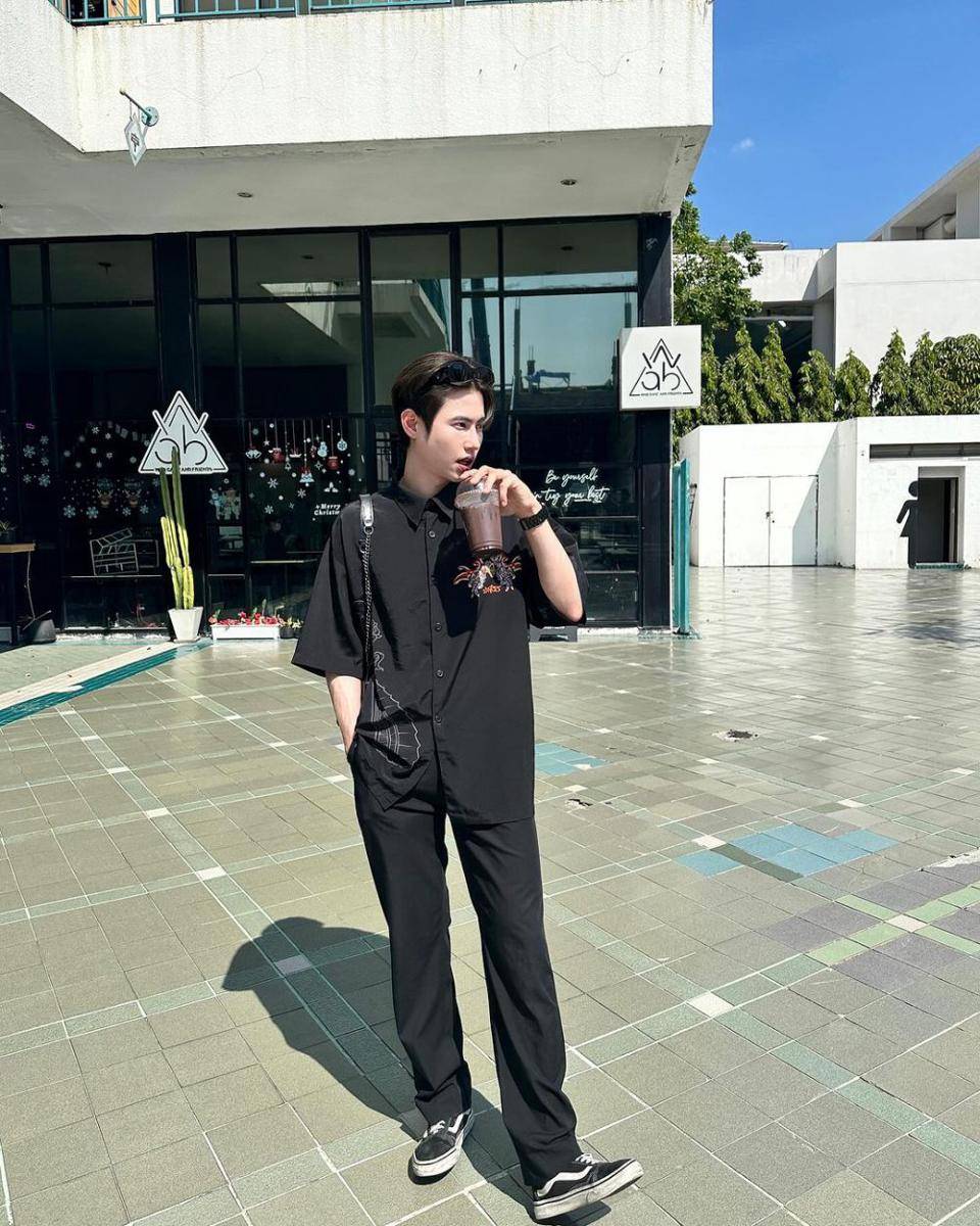 outfit minimalis ala Sood Yacht (instagram.com/s.yacht)
