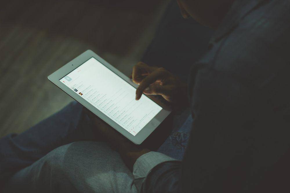 ilustrasi sedang browsing (pixabay.com/StockSnap)