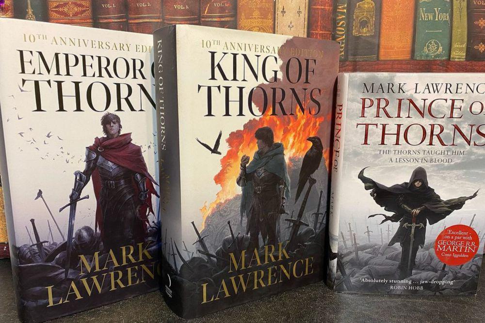 Serial The Broken Empire (instagram.com/secondtimebooksnj)
