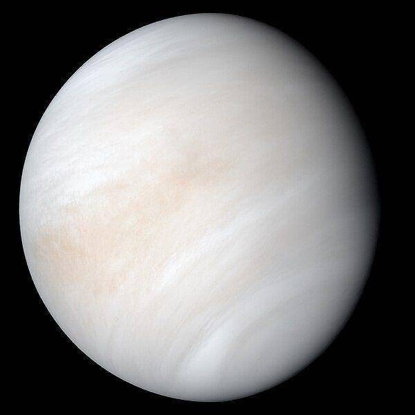 Venus bisa diamati dengan mata telanjang dari Bumi ketika waktu subuh sehingga sering disebut sebagai bintang kejora. (commons.wikimedia.org/NASA)