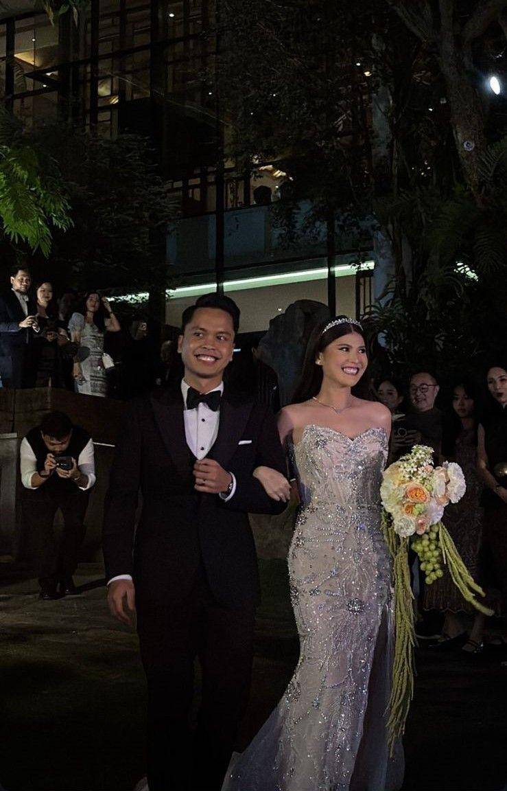 Gaya Mitzi Abigail di Resepsi Nikah dengan Ginting (instagram.com/nadineemaulana)