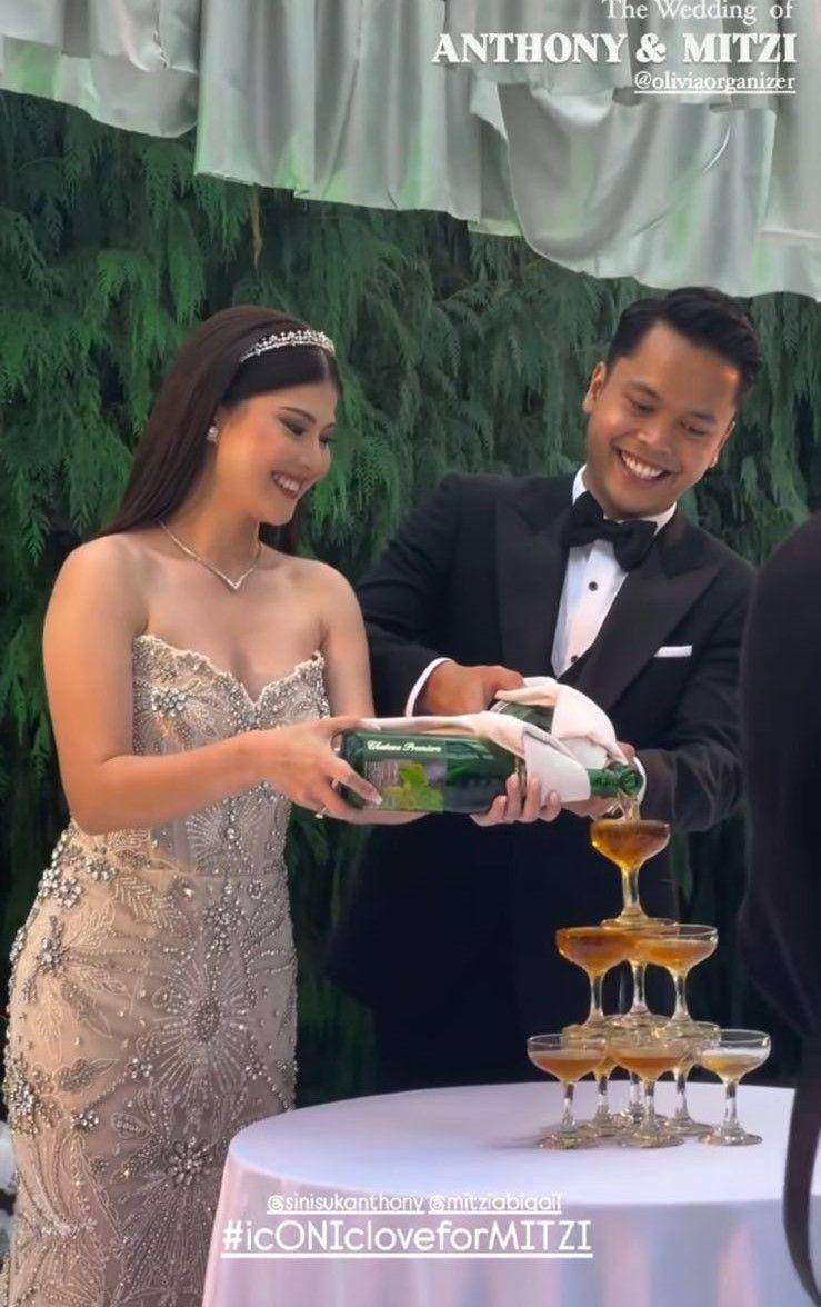 Gaya Mitzi Abigail di Resepsi Nikah dengan Ginting (instagram.com/oliviaorganizer)