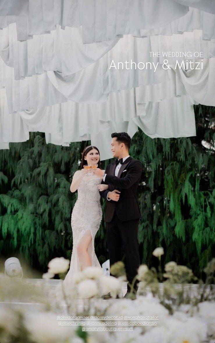 Gaya Mitzi Abigail di Resepsi Nikah dengan Ginting (instagram.com/grpwedding)