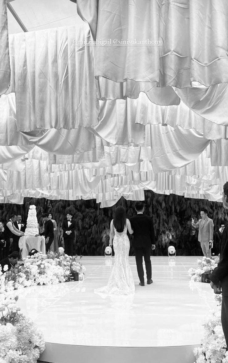Gaya Mitzi Abigail di Resepsi Nikah dengan Ginting (instagram.com/jessicaboediardjo)