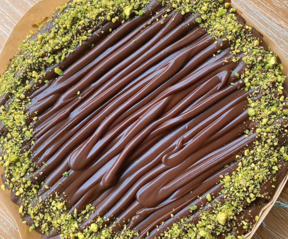 cokelat Dubai di The Moody Baker (instagram.com/themoodybakerr)