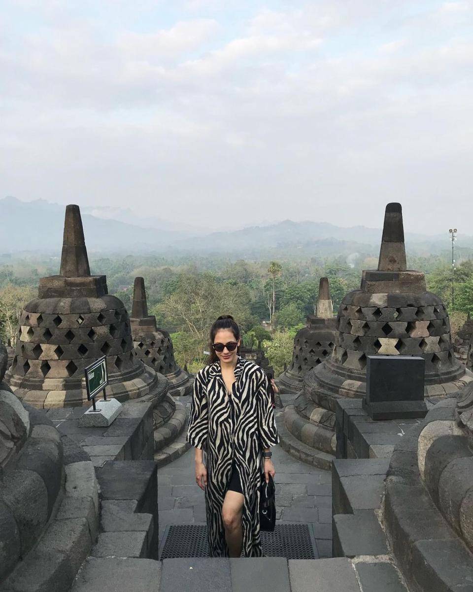 Potret Pevita Pearce berlibur di Candi Borobudur, Magelang, Jawa Tengah (instagram.com/pevpearce)