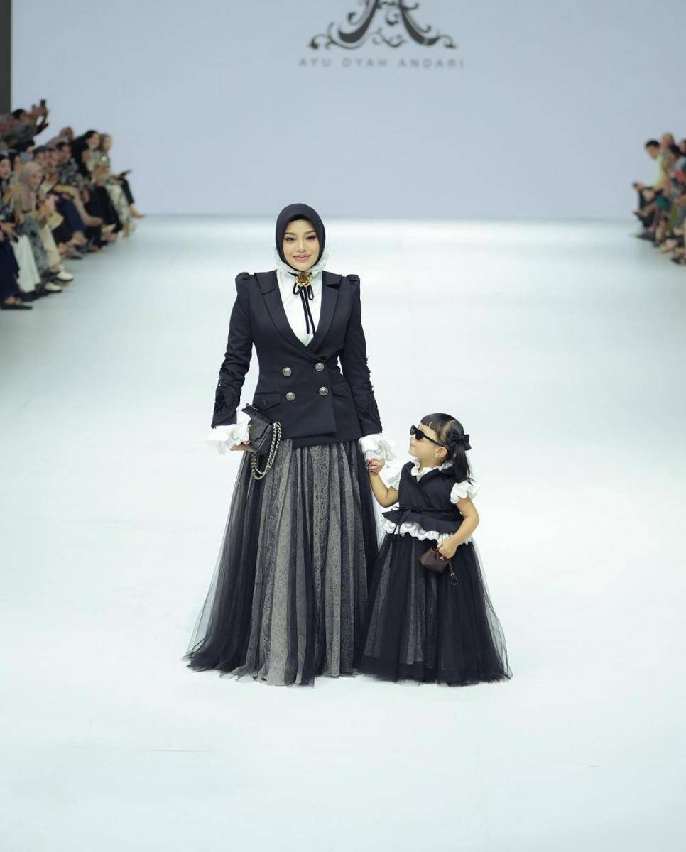 Gaya Artis di Jakarta Fashion Week (JFW) 2025 (instagram.com/aurelie.hermansyah)