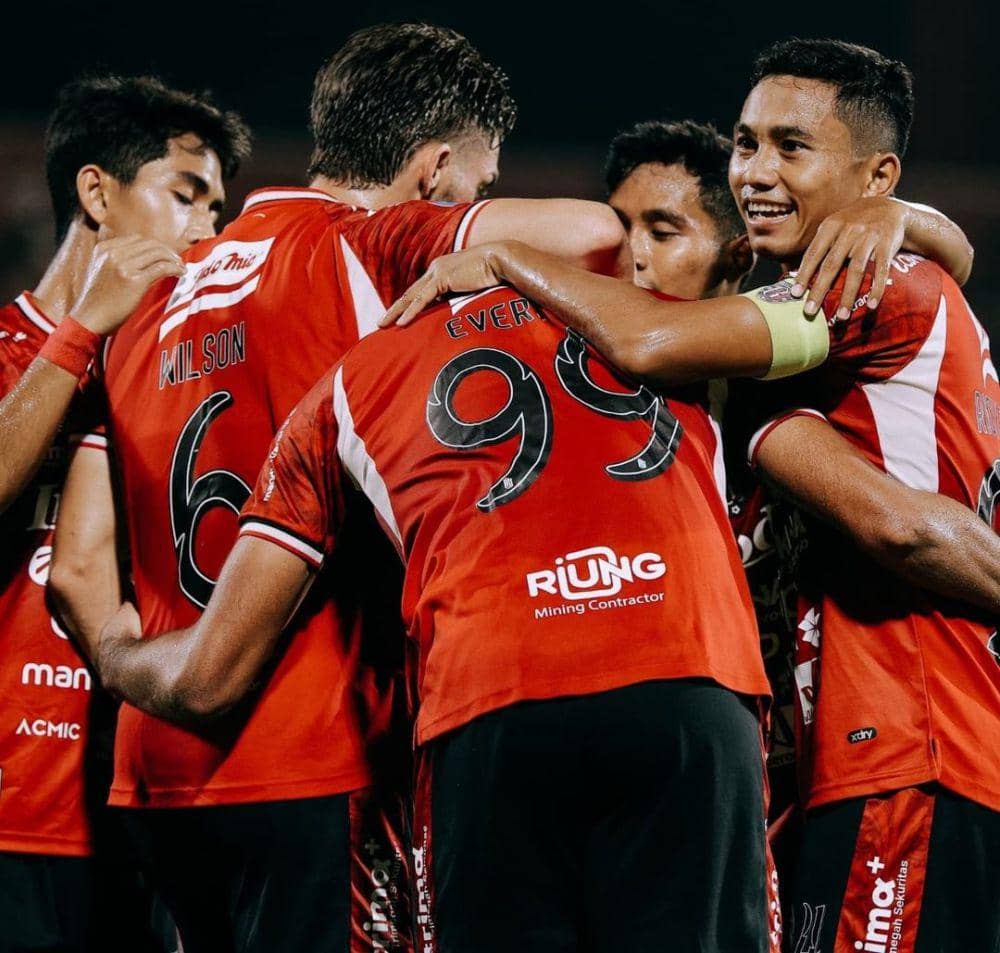 Para pemain Bali United usai mencetak gol. (Instagram.com/baliunitedfc)